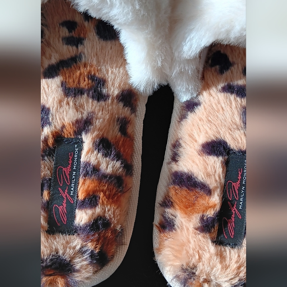 Marilyn Monroe Ivory Leopard Print Memory Foam Slippers Women's Size 9 L NWT - Picture 4 of 6